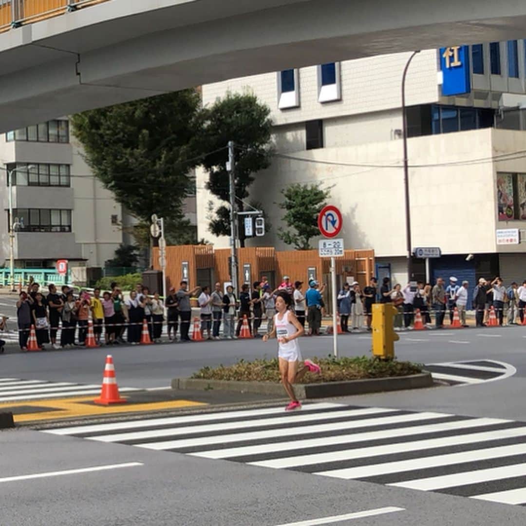 本野大輔さんのインスタグラム写真 - (本野大輔Instagram)「東京オリンピック代表選考会。 MGC（マラソングランドチャンピオンシップ）  私は巨人VS阪神の中継で東京ドームに来ています。 タイミング良く沿道からMGCを観ることができました。  それにしてもトップ選手は早い。 沿道の盛り上がりも凄い。 東京オリンピックでは、もっと熱狂的になるんでしょうね。  今日の阪神は終盤に逆転負け。 ホームランの威力をまざまざと見せつけられました。 明日の巨人阪神伝統の一戦は、読売テレビで放送です。 是非ご覧ください。  #mgc #東京 #東京ドーム #阪神タイガース #巨人 #マラソン #読売テレビ #プロ野球」9月15日 20時08分 - daisuke.motono_ytv