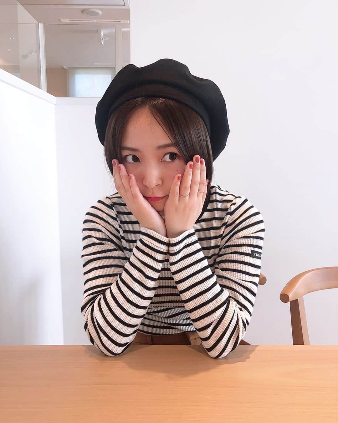 のインスタグラム：「ボーダー×ベレー🐻 ネイルはセルフで🍁💛 #るみのふく」