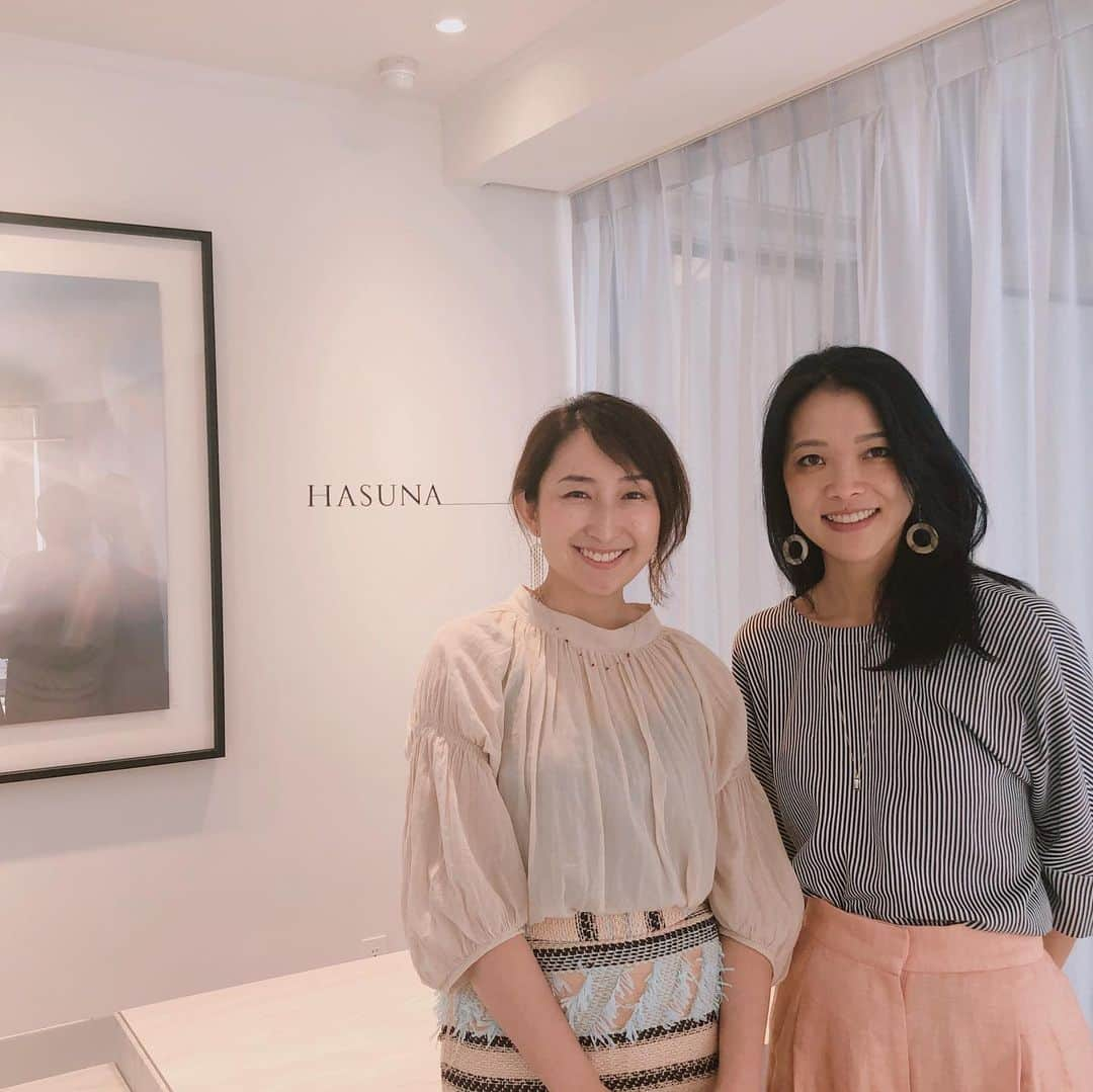 白木夏子さんのインスタグラム写真 - (白木夏子Instagram)「今日はHASUNA WEEKEND LECTURE学生時代からの心の友🥺オーガニック専門家レムケなつこさんによる欧州オーガニックの話。募集開始から瞬く間に席の予約が埋まって、大盛況。 . オーガニックとは？という基礎知識から、欧州各国のオーガニック農業や啓蒙活動に関する取り組みなど、視座が上がり、ものすごく勉強になりました。 . データやエビデンスで解説してもらえるとやはり説得力がすごい😳自分の講演内容ももっと見直さなきゃ。 . ドイツやその他欧州はオーガニックが進んでいるとはいえ、やはりドイツでさえもまだ食品市場シェアは10%にも満たない程度。まだまだ世界中で普及活動が必要で、これはエシカルファッションも、エシカルジュエリーも同じことが言えるなーと。 . なっちゃん、短い日本滞在に貴重なシェアをありがとう😊」9月15日 20時25分 - natsukoshiraki