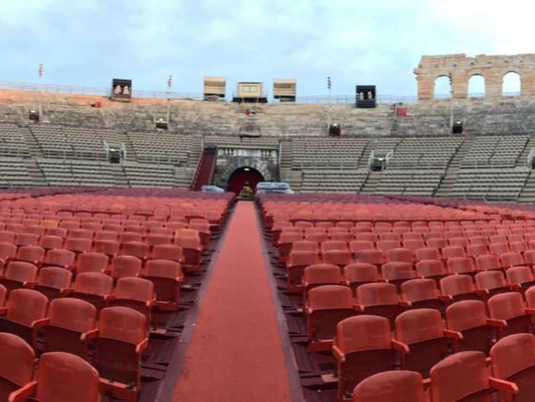 デイヴィッド・ギャレットさんのインスタグラム写真 - (デイヴィッド・ギャレットInstagram)「We‘re preparing the stage for you! Amazing venue! #davidgarrett #touring #unlimited #verona #italy」9月15日 20時35分 - davidgarrettinsta