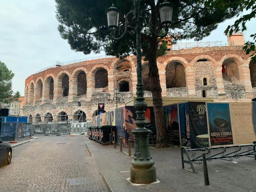 デイヴィッド・ギャレットさんのインスタグラム写真 - (デイヴィッド・ギャレットInstagram)「We‘re preparing the stage for you! Amazing venue! #davidgarrett #touring #unlimited #verona #italy」9月15日 20時35分 - davidgarrettinsta