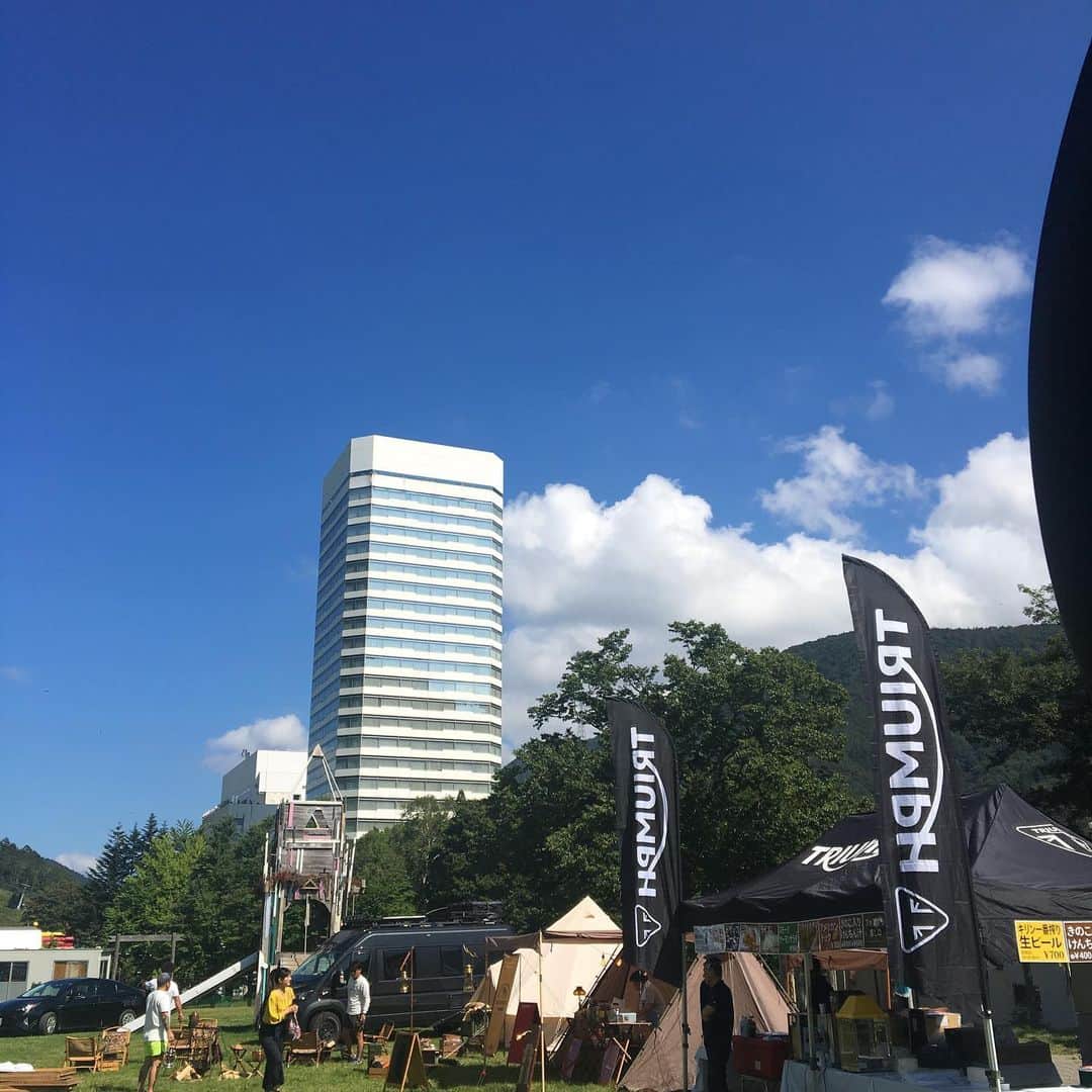 のインスタグラム：「本日の2019 TRIUMPH NATIONAL RALLY in Naeba へお越し下さった皆様、どうもありがとうございました！！お天気にも恵まれて、たくさんの方にご来場いただけました。 明日お帰りになる方は、もう少しゆっくりしていってくださいね。今、帰路につかれている方は、どうぞお気をつけてお帰りください！ また来年、TNRでお会いしましょう！  #トライアンフ #TNR7 #TNR #TNRいくよ #トライアンフナショナルラリー #トライアンフはかっこいい #バイク #バイク好きな人と繋がりたい #バイクのある風景 #バイクが好きだ #バイク乗りと繋がりたい #理想のライドがそこにある #triumph #FortheRide #トライアンフ乗りと繋がろう2019秋」
