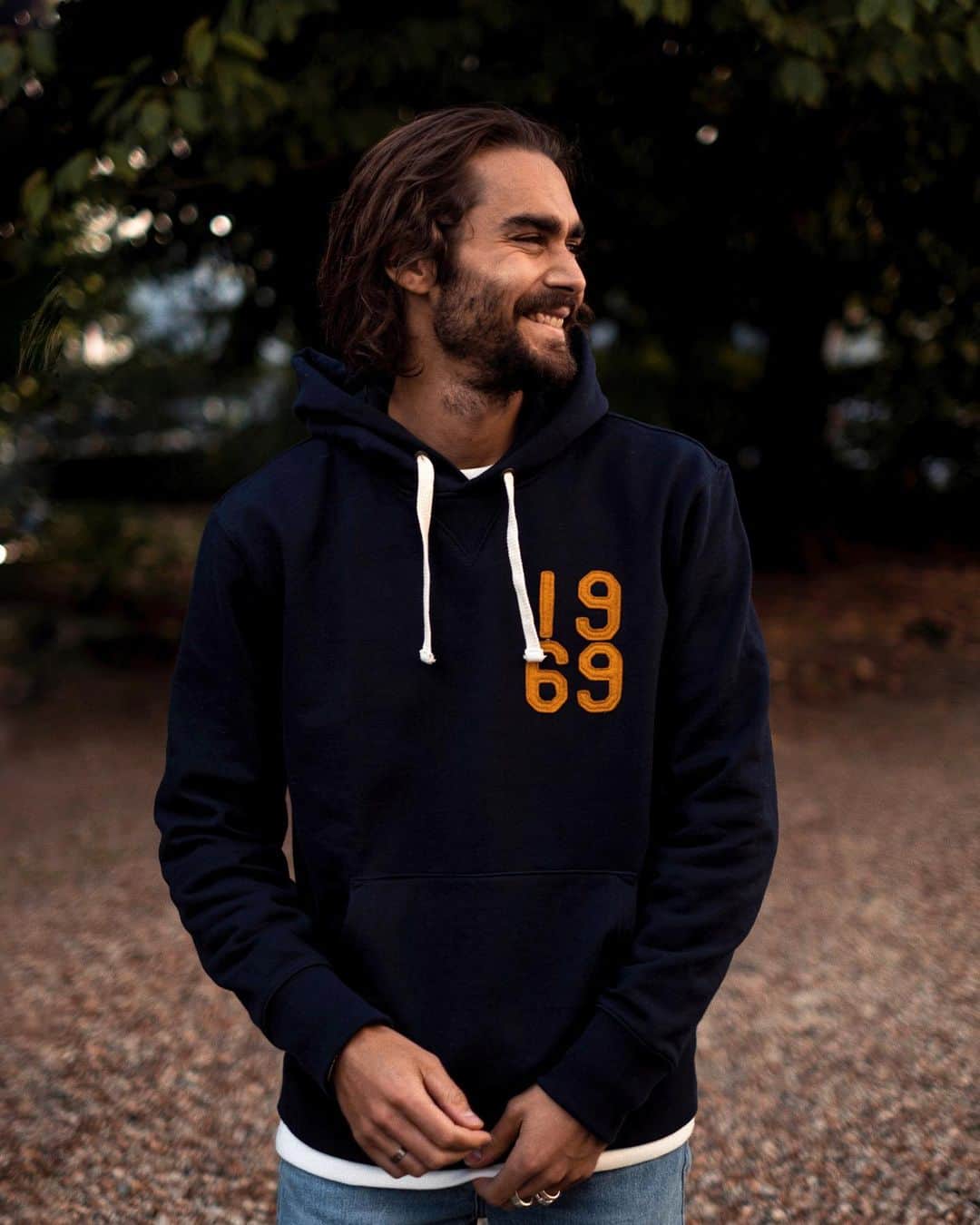 NICOLAS SIMOESのインスタグラム：「Celebrating the 50 years of #GapDenim with the 1969 Premium Denim collection 📸✨ @gapfrance #GapFrance」