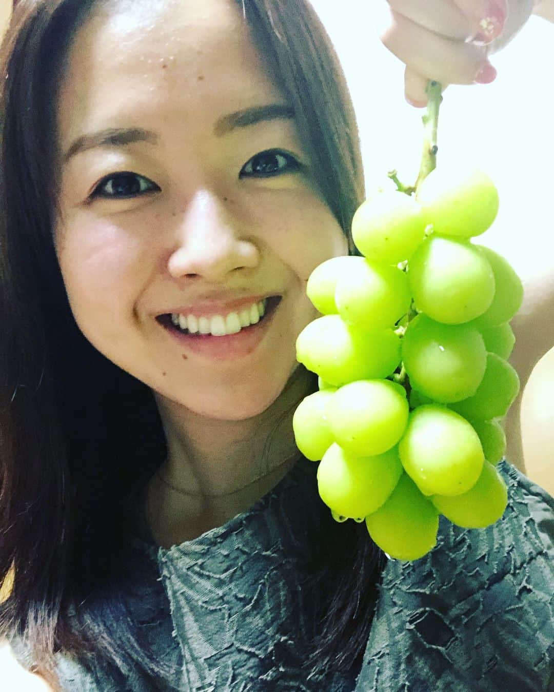 加藤響子さんのインスタグラム写真 - (加藤響子Instagram)「山梨のシャインマスカット！ 今年も食べられて幸せ❤️おいしい〜」9月15日 21時07分 - katokyooooooooo