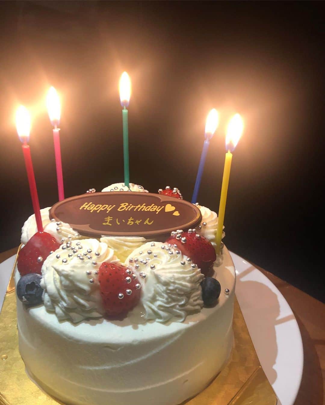 鬼辻麻衣さんのインスタグラム写真 - (鬼辻麻衣Instagram)「２７歳になりました🐰🎂 ・ ・ 大好きな人たちにお祝いしてもらえて、 ほんとに幸せ。 まわりの人たちを大切にして過ごしていきます♡ みんな大好き😚❤️❤️❤️ いつもありがとう！！」9月15日 21時12分 - kitsumai