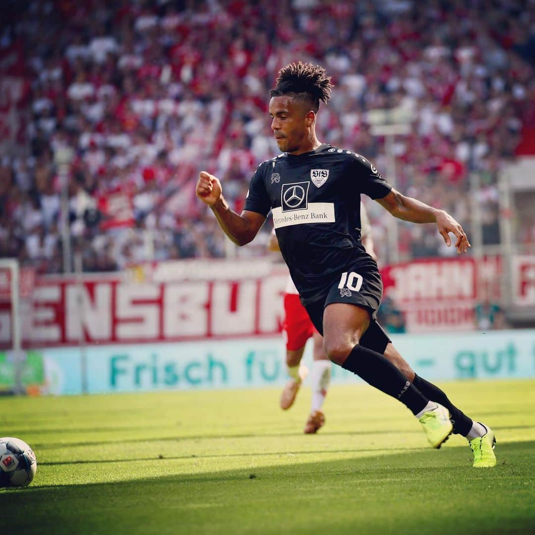 VfBシュトゥットガルトさんのインスタグラム写真 - (VfBシュトゥットガルトInstagram)「🔟✖️🔟 Pflichtspiele für den #VfB und ein ganz wichtiger #Assist zur 2:1-Führung ⚪️🔴💯 • Daumen hoch für unsere #️⃣🔟 @jaysoulolamar10! 👍 • #SSVVfB #Auswärtssieg #VfBStuttgart #immerweiter #keepgoing #keepworking」9月15日 21時17分 - vfb