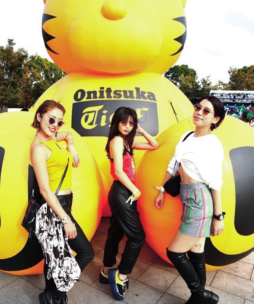 てきら へるかさんのインスタグラム写真 - (てきら へるかInstagram)「ULTRA JAPAN×オニツカタイガー🐯のPARK STAGEにてミンナでワイワイ👯‍♀️でっかいトラちゃんの前で撮ってもらったオサシン😎😎😎📸 . . #Ultraオニツカ #オニツカタイガー#OnitsukaTiger #UltraJapan #UltraOOTD . @onitsukatigerjp @onitsukatigerofficial」9月15日 21時29分 - saorijr