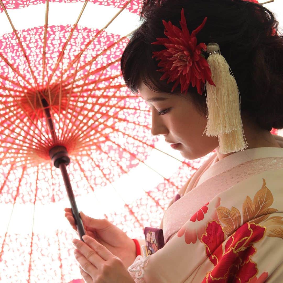 のインスタグラム：「天候に恵まれた3連休 最終日の明日は、前撮り撮影 暑さも徐々に和らぎ、前撮りシーズン到来です✨  #スイスホテル #スイスホテル南海大阪#swissotelnankaiosaka #ウェディング #ウェディングフォト #プレ花嫁 #プレ花嫁応援 #卒花嫁 #卒花 #卒花嫁レポ #映える #ウェディングドレス #ウェディングブーケ #ウェディングアイテム #ホテルウェディング #hotelwedding #チャペル#chapel #フラワーシャワー #結婚式場 #結婚式#なんば #難波 #南海難波 #2019秋婚 #2019冬婚 #2020春婚  #日本中のプレ花嫁さんと繋がりたい  #全国のプレ花嫁さんと繋がりたい」