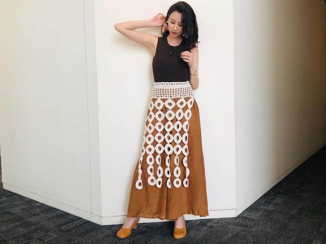 河北麻友子さんのインスタグラム写真 - (河北麻友子Instagram)「FASHION TOP: AULA PANTS: Mes Demoiselles SKIRT: AKANE UTSUNOMIYA NECKLACE: little emblem EARRINGS: THE Dallas RING: ADER.bijoux #FASHION #衣装」9月15日 21時36分 - mayukokawakitaofficial