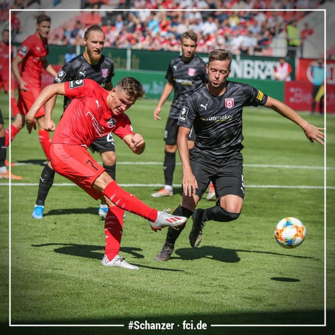 FCインゴルシュタット04さんのインスタグラム写真 - (FCインゴルシュタット04Instagram)「WAS. FÜR. EIN. SPIEL‼️💥😲 Erst gehen die #Schanzer durch @maximilian_beister in Führung, dann dreht #Halle das Spiel & führt mit 1:3, ehe @dennis_yerai #Ayensa mit seinem Premierentor im #FCI-Dress wieder auf 2:3 verkürzt☝️⚽️ Niemals aufgeben, Männer‼️⚫️🔴 . . . #FCIHFC #TOR #goal #golazo #gol #3Liga #zeigtsuns #FCI #HFC #Halle #FCIngolstadt #FCIngolstadt04 #Ingolstadt #Fu3ball #Fussball #Soccer #football #Spieltag #Heim #Home #Dahoam #Support #fans #gemeinsam #SchanzerdassindWIR #fight」9月15日 21時33分 - dieschanzer