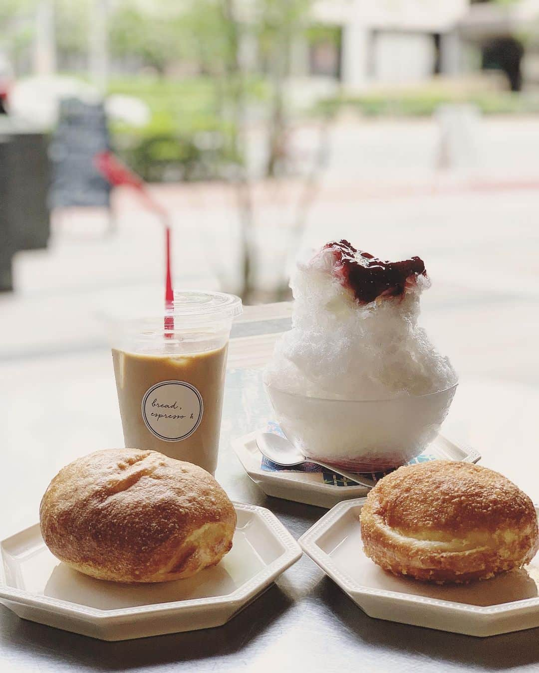 ほしのこさんのインスタグラム写真 - (ほしのこInstagram)「おやつの時間に久々に家族でカフェへ☕ その後ずっとおちびちゃんが行きたいと言っていたカラオケへ🎤 。  #カフェ巡り#東京カフェ#親子#code#コーデ#fashion#アウトフィット#ファッション#outfit#ootd#コーディネート#cd#style#カラオケ#3歳#パプリカ」9月15日 21時38分 - hoshinoko728