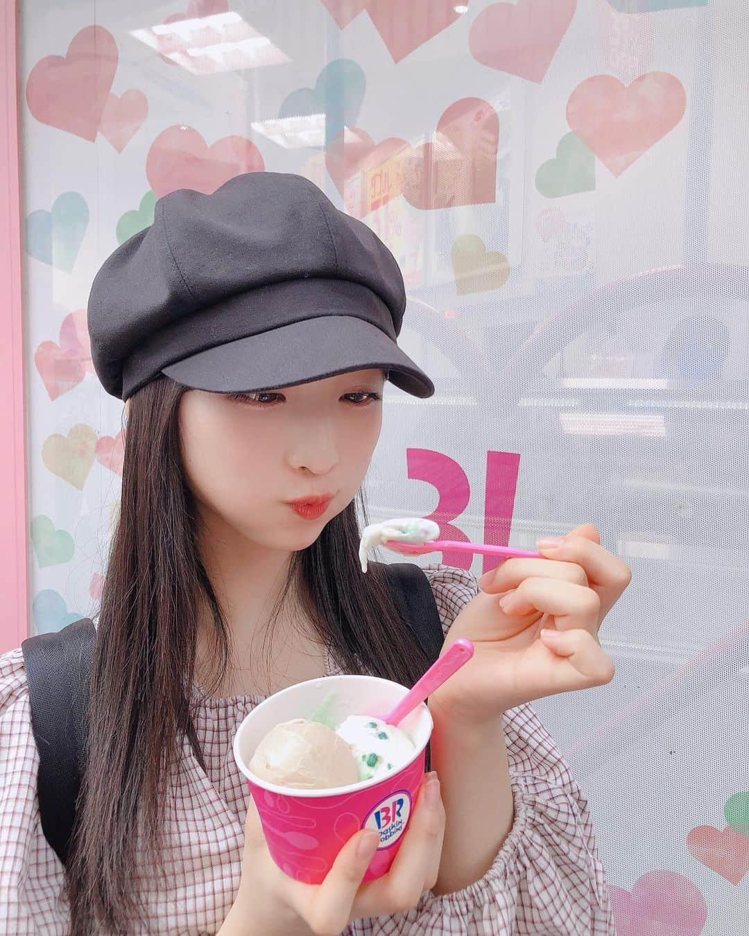 小栗有以さんのインスタグラム写真 - (小栗有以Instagram)「スモールダブル…🍦💗 スモールダブルが好き〜  優柔不断なので小さいサイズで2つ食べれるから嬉しい…😋 この時は、ホッピングシャワーとジャモカコーヒーにしました💙 . . . .  #アイス #すき #サーティワン #スモールダブル」9月15日 21時44分 - yuioguri_1226