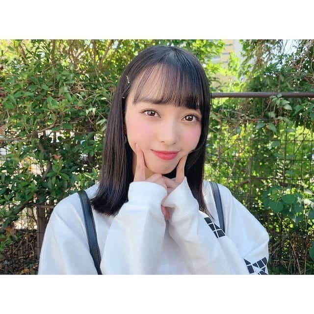 石田みなみさんのインスタグラム写真 - (石田みなみInstagram)「STU48 3rdシングル ﻿ 「大好きな人」﻿ 個別握手会 in大阪﻿ ﻿ 7日間あった個別握手会も﻿ 今日が最終日でとてつもなく寂しさを感じました😢﻿ ﻿ ﻿ また前回と雰囲気を変えてみたり﻿ 握手会ではお初の外ハネをしてみたよ💇‍♀️💗﻿ ﻿ ﻿ 使い回しできそうで﻿ お気に入りやあ〜💭😍﻿ ﻿ ﻿ ﻿ #STU48 #charmingtrip﻿ #Stucharmingtrip #石田みなみ﻿ #3rd #シングル #大好きな人 #個別握手会﻿ #﻿ヘアアレンジ #外ハネ #ぱっつん前髪  #イヤリング #ピン  #pageboy #ロンt #サス付き #サスペンダー #スカート #ステッチ」9月15日 21時49分 - ishida.minami_373