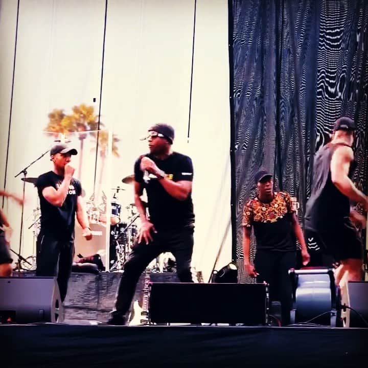 MCハマーのインスタグラム：「Having fun with the kids at SoundCheck in Los Angeles 🕺🏿」