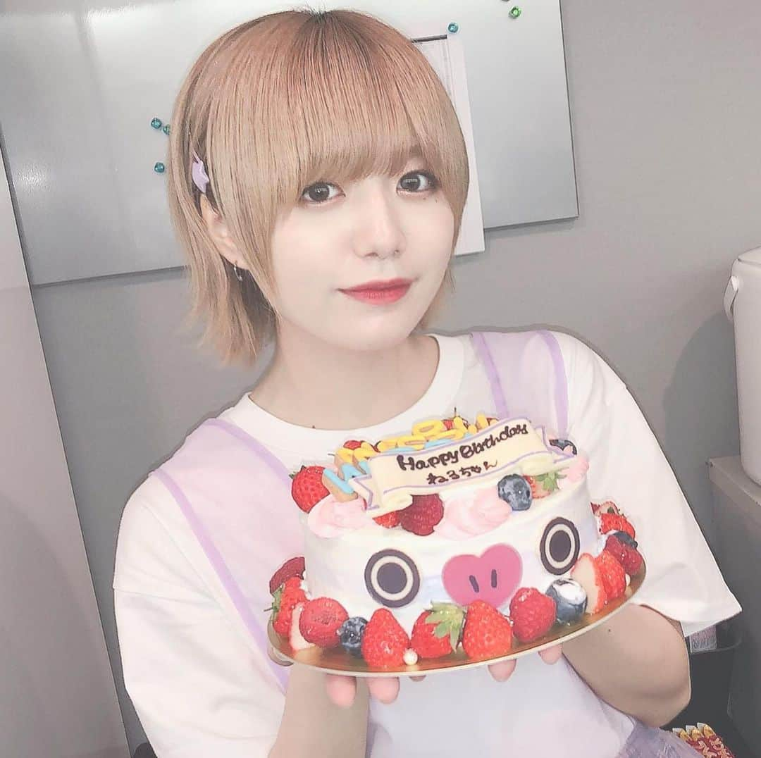 月雲ねるさんのインスタグラム写真 - (月雲ねるInstagram)「🦄🎂💜🌙☁️ #HBD #bday #birthday #birthdaycake #BT21 #생일 #생일케이크 #誕生日 #センイル」9月15日 21時56分 - neruneruworld