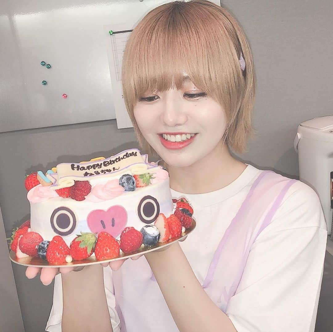 月雲ねるさんのインスタグラム写真 - (月雲ねるInstagram)「🦄🎂💜🌙☁️ #HBD #bday #birthday #birthdaycake #BT21 #생일 #생일케이크 #誕生日 #センイル」9月15日 21時56分 - neruneruworld