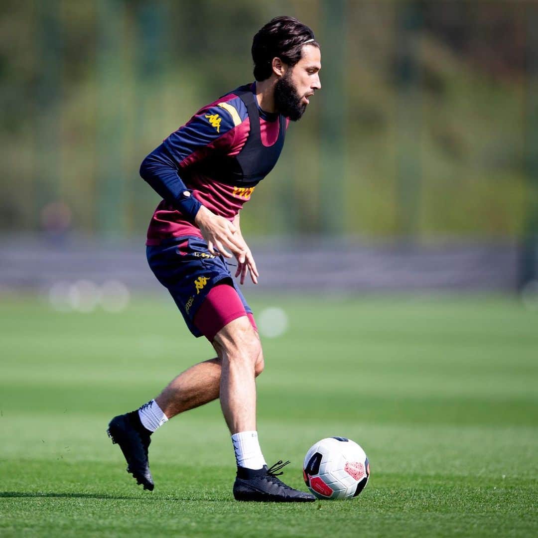 ホタのインスタグラム：「Tomorrow back to Villa Park 🙌🏻 🏠」