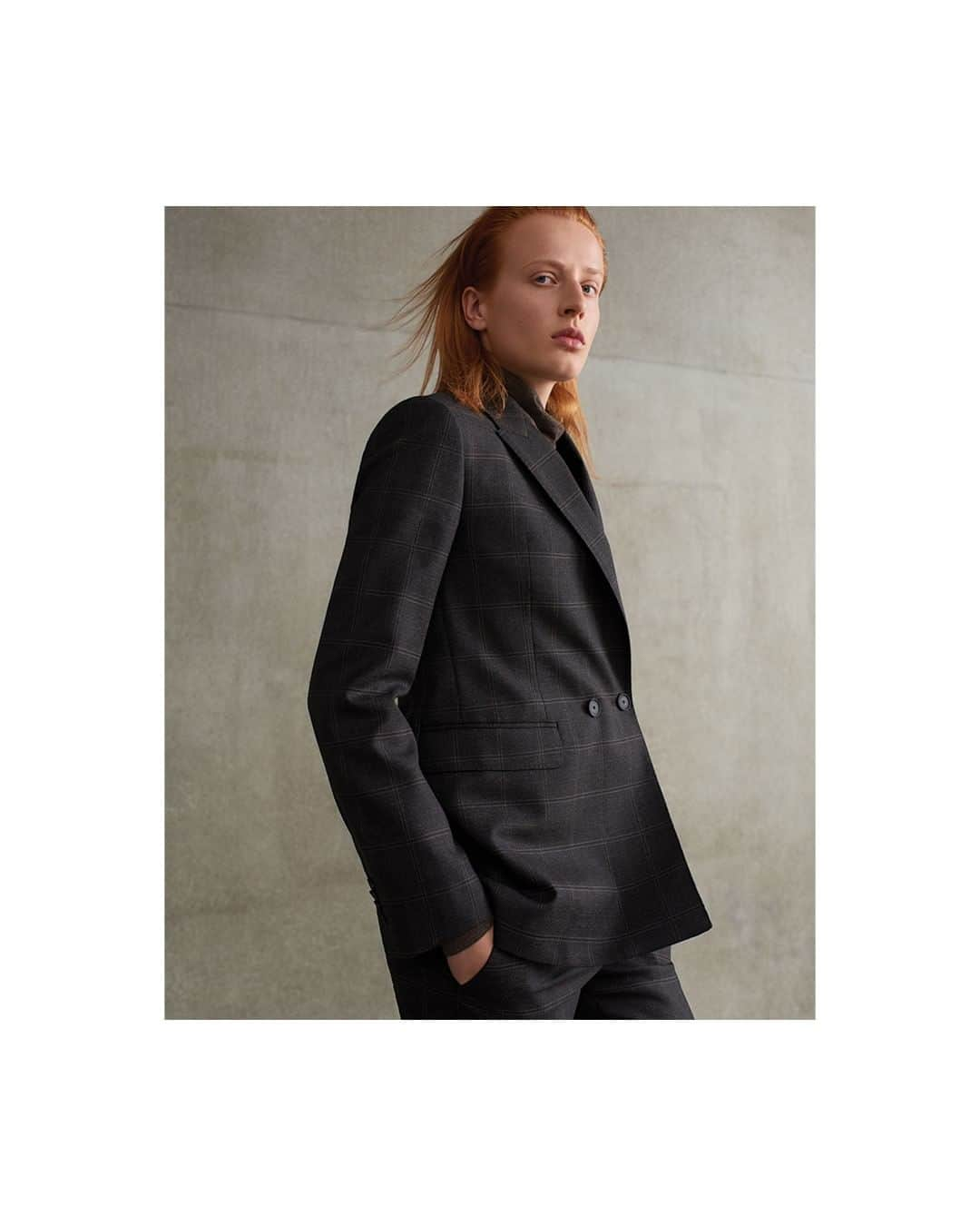 ニコルファリのインスタグラム：「FEMININE TAILORING Presenting an overtly contemporary edge to feminine dressing. The FRAN check blazer is cut to a classic double-breasted silhouette in Italian fine wool.  #NicoleFarhi #AW19 #Tailoring #ItalianWool #Blazer」