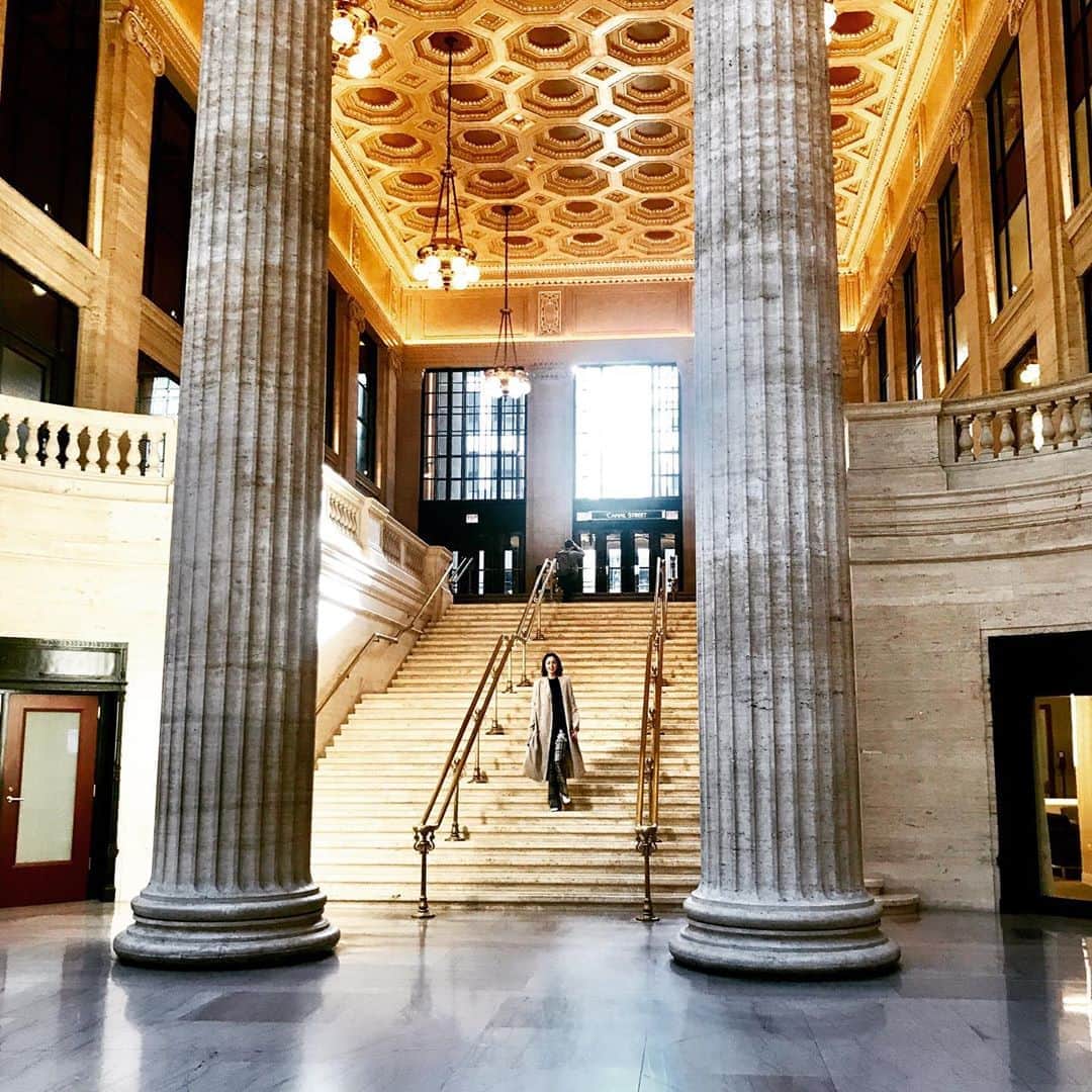 川原亜矢子のインスタグラム：「Famous place for movie shooting 🍀 映画に登場する有名な場所 #untouchables #eliotness #chicago #unionstation #movie #アンタッチャブル #エリオット・ネス #シカゴ #ユニオン駅 #ロケ地 #ayakokawahara #川原亜矢子」
