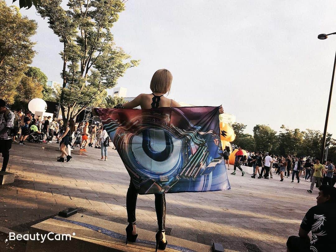 侑季美怜のインスタグラム：「家に飾っとくもんね♫  #ウルトラジャパン #ウルトラ #ultrajapan #ultra」