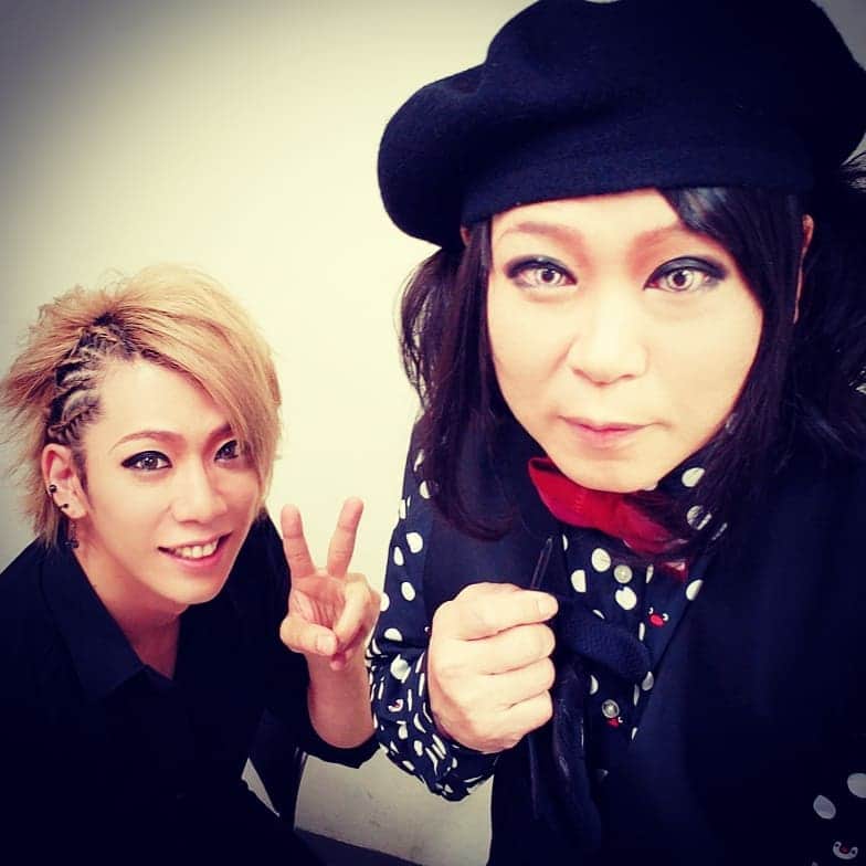 O-JIROのインスタグラム：「珍しく写真を一緒に撮ってもらった！まぁちっすした仲だからな･･･ww。」