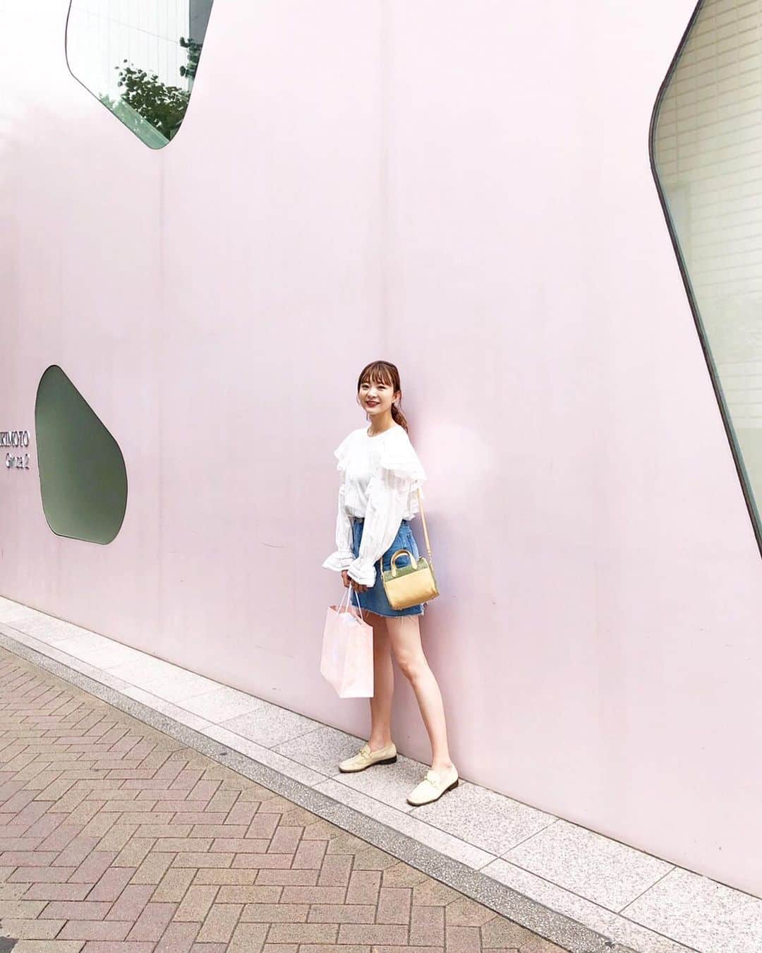 のインスタグラム：「. blouse @_estella.k_ 久しぶりに着たがやはりかわゆい♡ぐぐぐ💛」