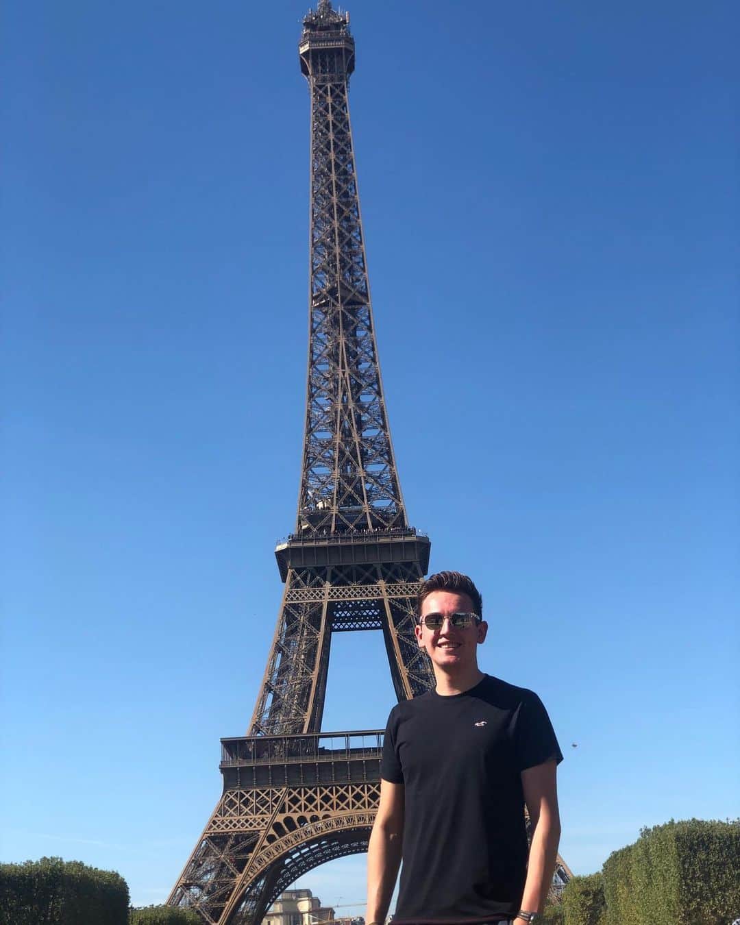 MAJOROS Benceのインスタグラム：「A beautiful day in Paris😍 #france @canakk @irvin_bertrand」