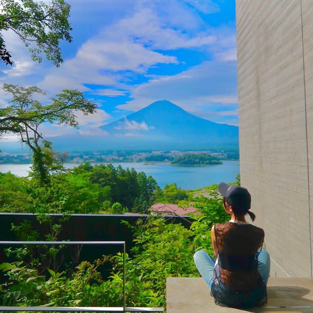 岡田栞奈のインスタグラム：「星のや富士最高だった〜✨ 体験ツアーも沢山あって 3日間ボリューム満点な時間を過ごせました(*´︶`*)❤ またすぐ行きたい宿❤️ #星のや富士 #富士山 #最高 #家族旅行 #バースデー旅行 #fuji #birthdaytrip #happy #lovefamily」