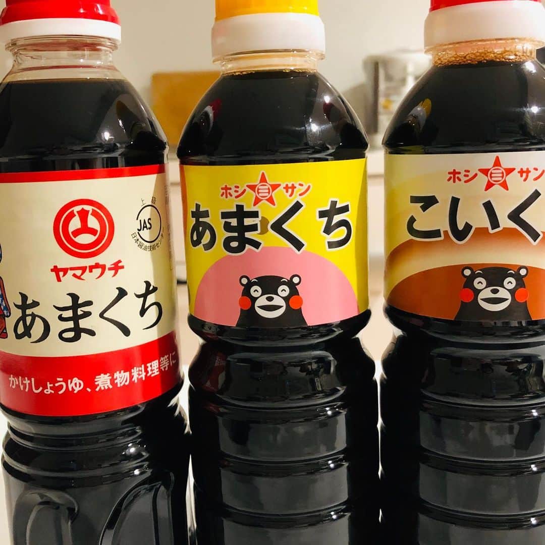 のインスタグラム：「熊本のお醤油ゲット✨ . . 先日の馬肉の投稿で皆様にオススメしてもらった熊本のお醤油‼️ . なんと‼️ たいちゃんがタイミングよく熊本出張があり、お土産にお願いしました❤️ . . 食べ比べで三本も買ってきてくれた😍😍😍 . まだ馬肉で試してないけど冷奴にかけたら激ウマっっ‼️ . 熊本県民‼️ 羨ましいぞ‼️ . 熊本県民ってみんなこの甘いお醤油なん？？ 煮物もお刺身とかもみんなこんなに甘いので食べてるん？ . . この三本のお醤油は、甘味料のサッカリンが入ってなかったから美味しかったw . 私、サッカリンあかんねんww . . . たいちゃんスーパーで選んでくれたの嬉しい😊 ありがとう🥰 . #熊本のお醤油」