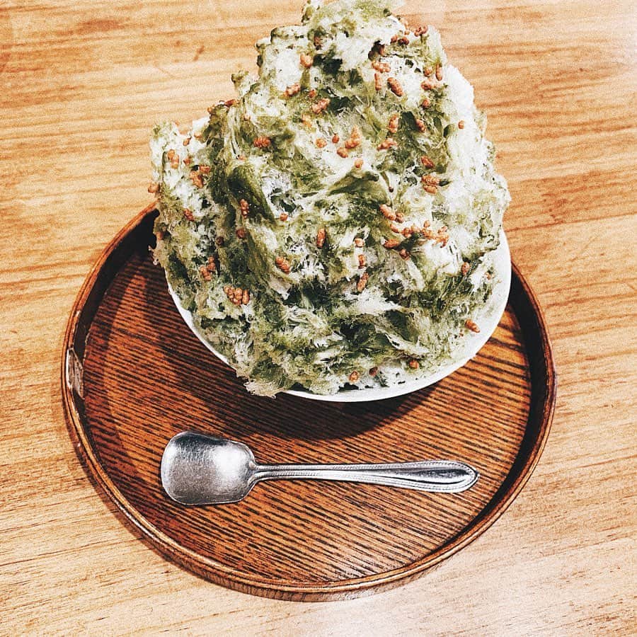 小林玲のインスタグラム：「.﻿ ﻿ ﻿ ﻿ 帰省中の小林です☺︎﻿ ﻿ ﻿ 家族に連れられ カキ氷屋さん﻿へれっつ🍧﻿ ﻿ ﻿ 玄米あずきミルクだって！﻿ 美味しすぎて即空っぽに✌︎✌︎✌︎﻿ ﻿夏の終わりに夏味わったb﻿ ﻿ ﻿」