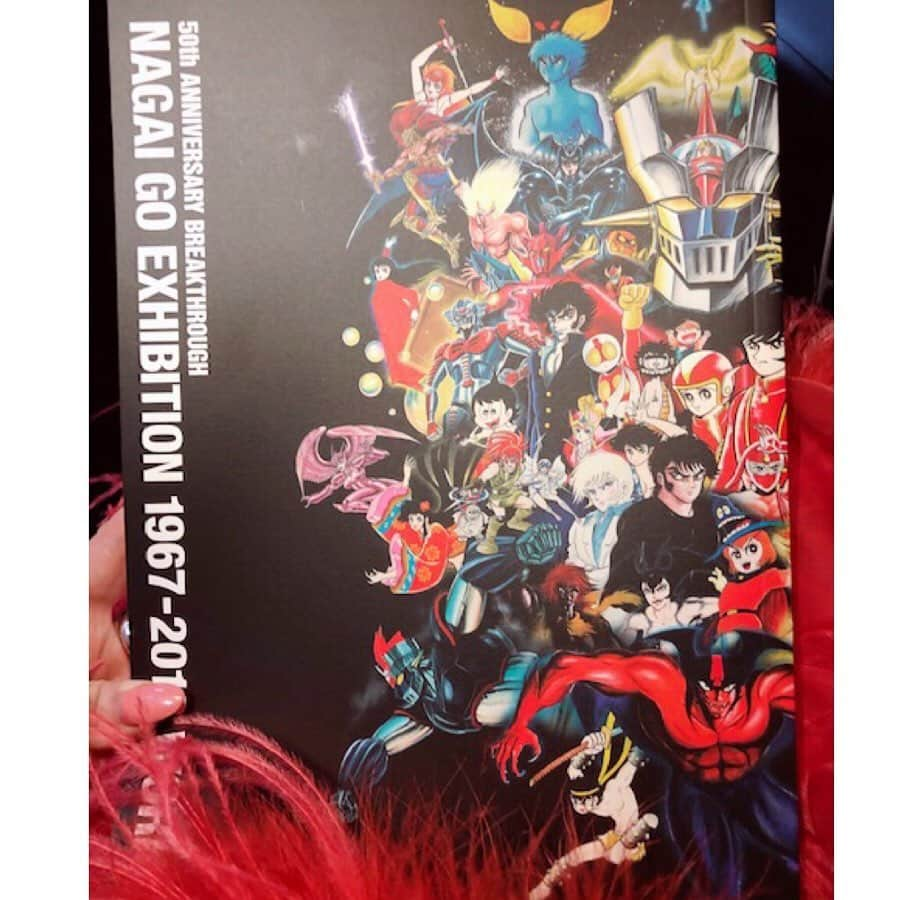 叶姉妹さんのインスタグラム写真 - (叶姉妹Instagram)「永井豪先生50周年記念🌹✨東京上野の森美術館💖にて…💋✨✨ 以前から私達の写真集も全て購入して持ってくださっていて いつも優しく笑顔がステキな永井豪先生、私もファビュラスな姉も大好きですよ🥰💖 回顧展「画業５０年"突破"記念　永井ＧＯ展」おめでとうございます🌹✨ １４日から東京・上野の森美術館でその内覧会に行って参りましたよ☺️💖 #キューティーハニー #永井豪 #永井豪展 #シスタージル #デビルマン  #amazing #heavenly #バラの香り #蝶 #precious#fabulous #叶姉妹 #heaven #happy #ファビュラス #angel #宇宙 #コミケ #叶  #叶ポージングエクササイズ #peace  #究極生命体#peaceful #至福 #幸運  #天使 #女神 #愛するあなたへ」9月15日 22時43分 - kano_sisters007