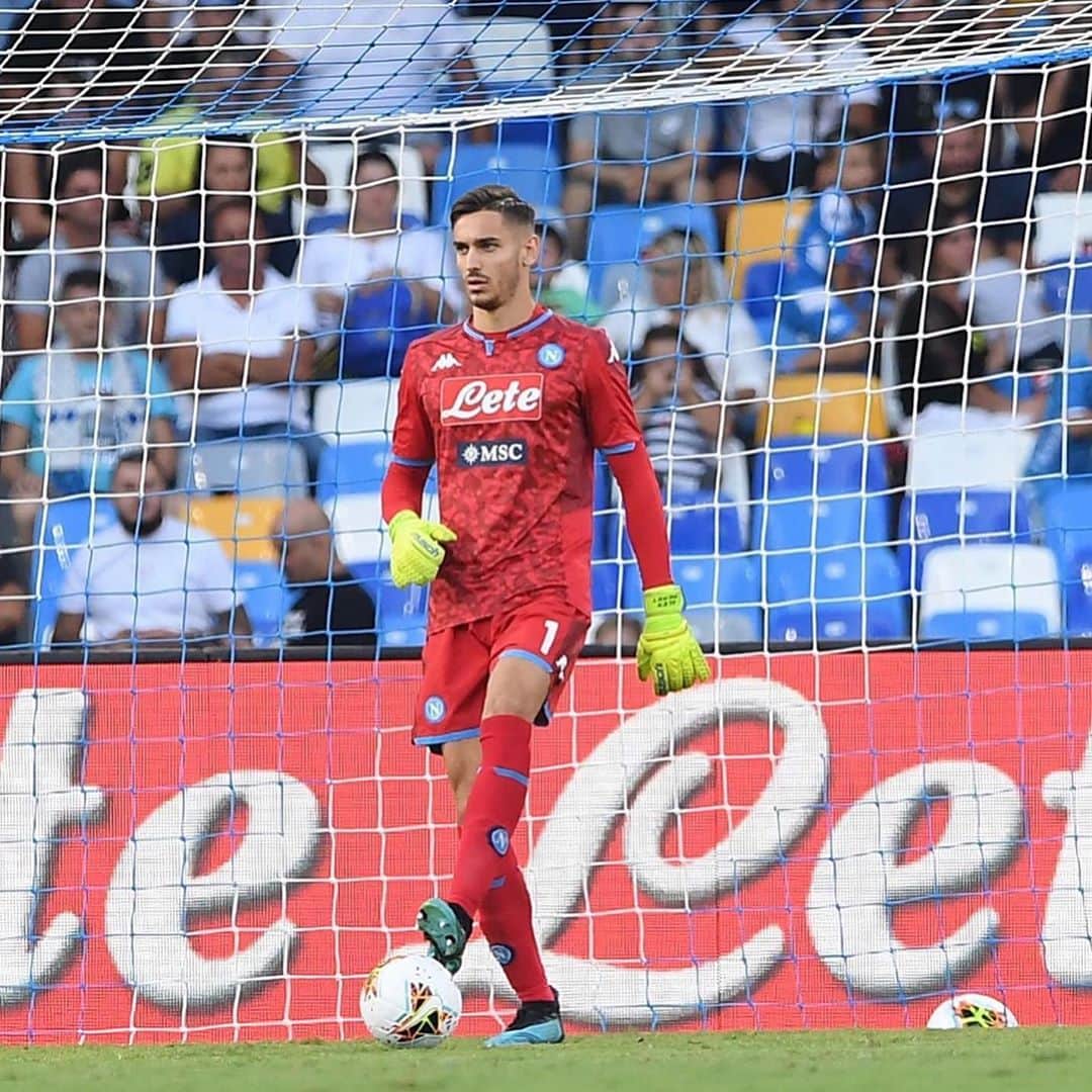 のインスタグラム：「Buona la prima al San Paolo ✅💪🏼💙 #forzanapolisempre」