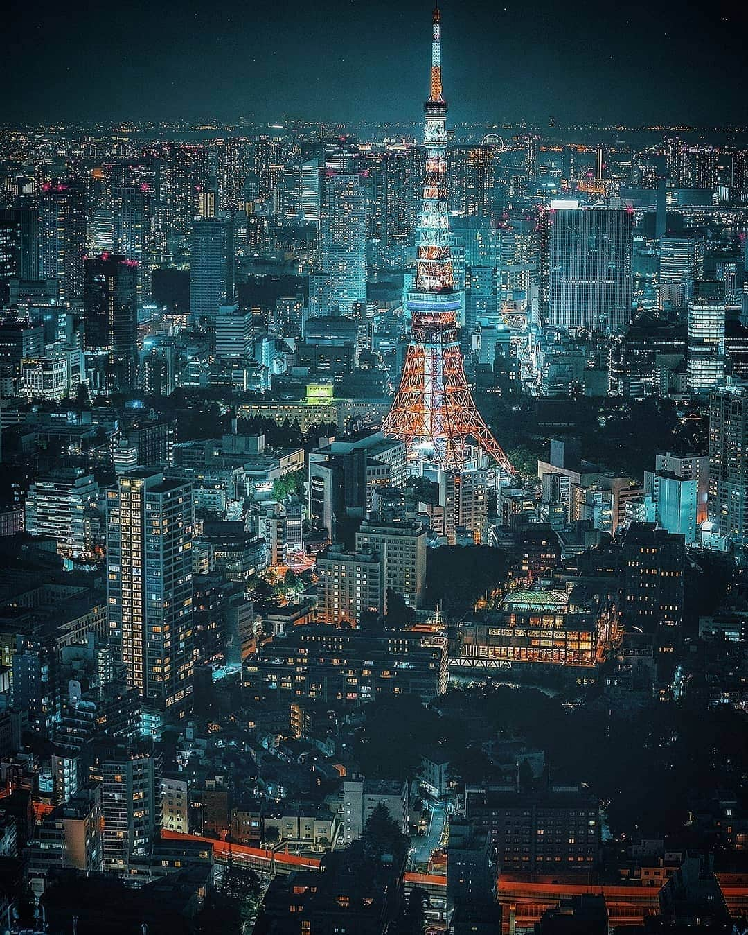 Berlin Tokyoさんのインスタグラム写真 - (Berlin TokyoInstagram)「Which do you like better? Tokyo tower or Skytree? . . . #hellofrom #tokyo, #japan」9月15日 22時48分 - tokio_kid