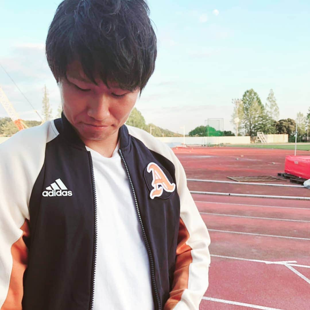 中村明彦のインスタグラム：「#adidas  VRCT JACKETを来て競技場へ。  東京オリンピックに向けて一歩一歩着実に頑張って行きます。#onestepforward  私服にも会わせやすいデザインで、胸のAのワッペンがお気に入り☆ adidasのAなのかakihikoのAなのか。。。 #ブレない思いを胸に刻もう  #werepresent  @adidastokyo  #track」