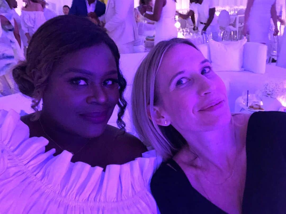 Rettaのインスタグラム：「1. When you tell you friend to meet you at the white party. 🤦🏾‍♀️ 2. What are you doin’ down there O’Heir?」