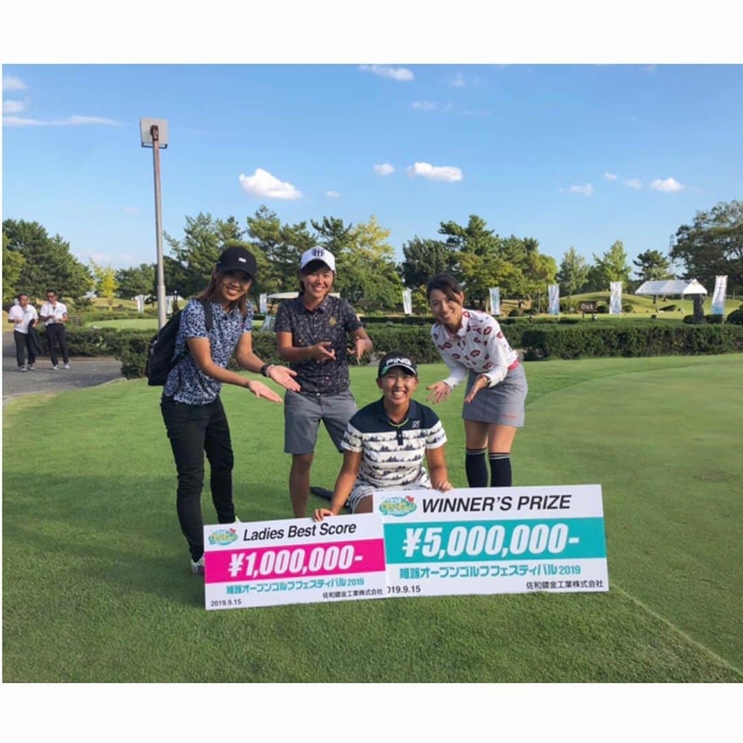 竹山佳林さんのインスタグラム写真 - (竹山佳林Instagram)「9月15日に行われた「姫路オープンゴルフフェスティバル2019」で総合優勝しました🏆 ・ プロになってから初めての優勝というタイトル🥇 第一回大会の優勝者になれて本当に嬉しいです！ ベストスコアも66に更新できました✨ ・ この調子で今季残りの試合も頑張ります⛳️🌟 ・ #golf #姫路オープン #姫路オープンゴルフフェスティバル2019 #4ツアーズ  #優勝 #総合優勝 #ベストスコア更新  #長谷工コーポレーション  #newbalancegolf #newbalance #pinggolf #kasco #stmグリップ #titlist #ゴルフreve #revegolf #axf」9月16日 9時25分 - karin.takeyama