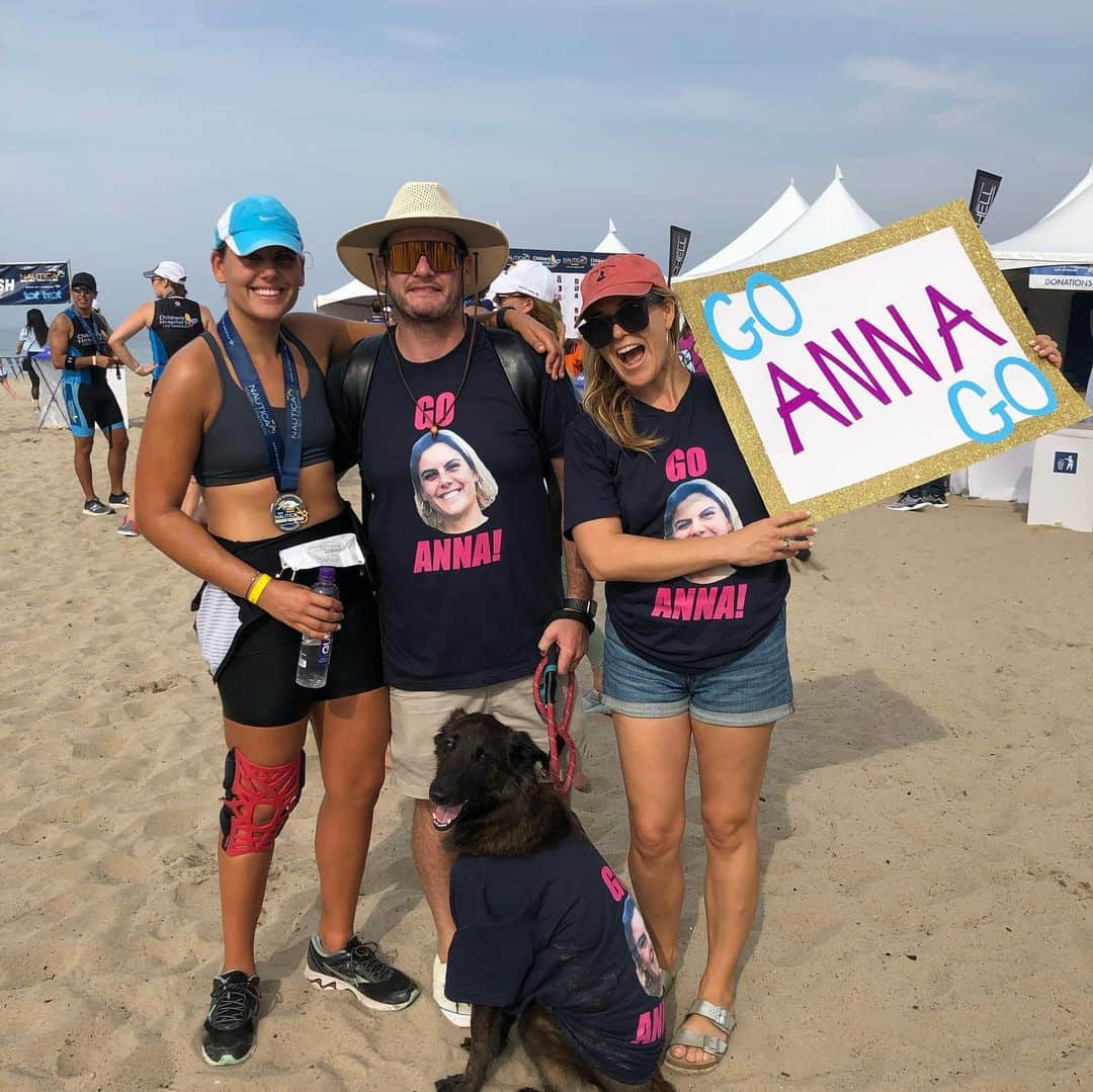 トニー・ゴールドウィンさんのインスタグラム写真 - (トニー・ゴールドウィンInstagram)「My mommy got 5th place at the Malibu Triathlon this morning. #Mika #proudpup #nauticamalibutri」9月16日 9時27分 - tonygoldwyn