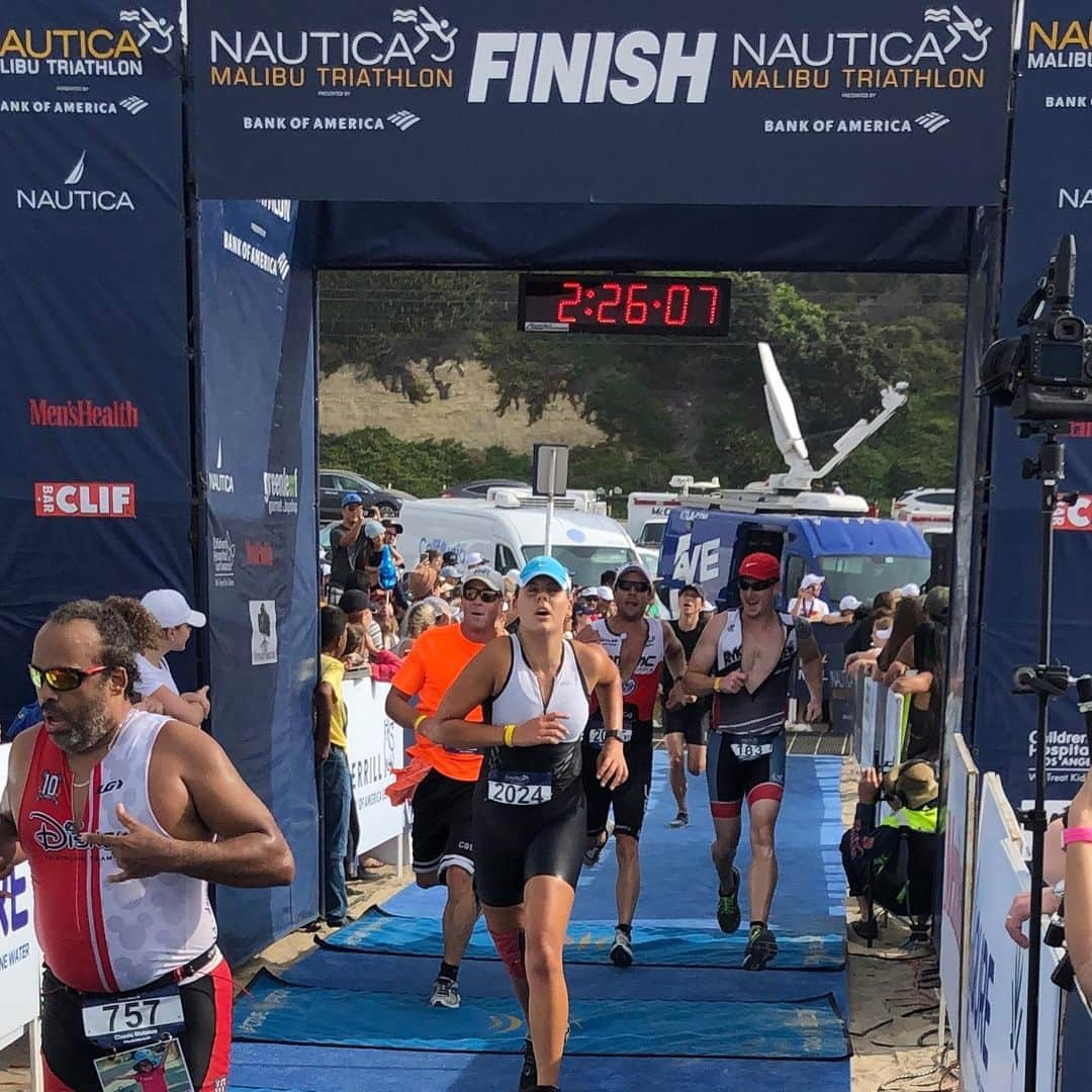 トニー・ゴールドウィンさんのインスタグラム写真 - (トニー・ゴールドウィンInstagram)「My mommy got 5th place at the Malibu Triathlon this morning. #Mika #proudpup #nauticamalibutri」9月16日 9時27分 - tonygoldwyn