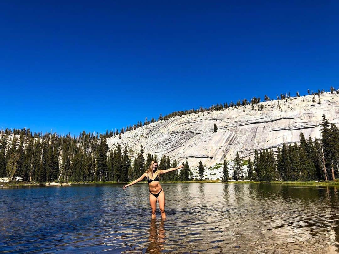 ポリーナ・エドモンズさんのインスタグラム写真 - (ポリーナ・エドモンズInstagram)「15 mile hike, no problem! A magical weekend in Yosemite 🌲❤️」9月16日 9時37分 - polinaedmunds