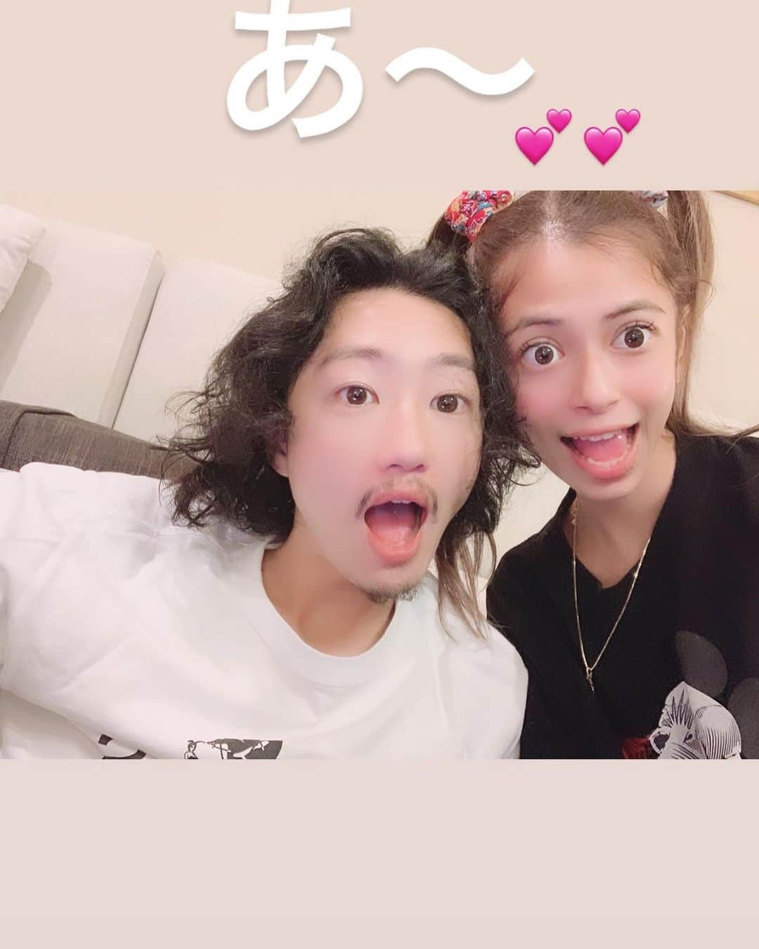 間宮梨花さんのインスタグラム写真 - (間宮梨花Instagram)「あ〜い〜う〜🥰🥰💕夜のまったりタイムが大好き❤️お菓子のカスついてるけども笑🤡🤡🤲それにしても旦那可愛すぎる、、、、、 #旦那大好き部 #まったりタイム #相澤夫婦 #まだまだ新婚❤️ #結婚式は来年です😍🙏」9月16日 9時43分 - rika_aizawa0329