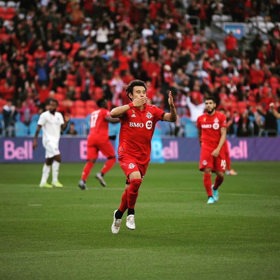 遠藤翼さんのインスタグラム写真 - (遠藤翼Instagram)「It doesn’t matter how. We stuck together as a group. Huge 3 points! Thank you fans, you guys were fantastic as always 💛👏😘 ——————— #Toronto #TFC」9月16日 9時49分 - tsubasa_endoh