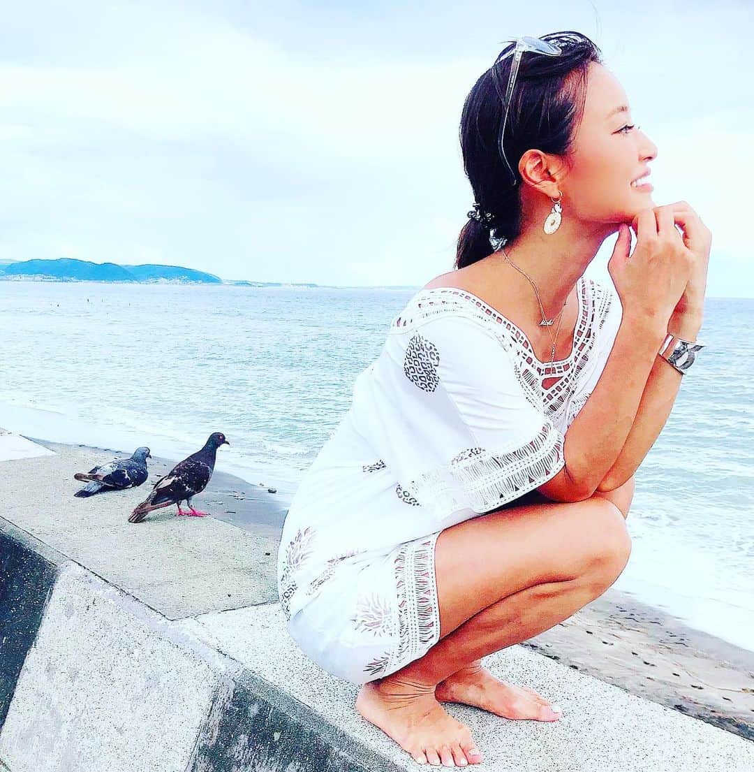 紺谷みえこのインスタグラム：「サーフィンは 早朝or夕方派🏄‍♀️ ・ #日焼け対策 #サーフィン #まだ１人じゃ乗れない  #上手くなりたい #海 #ファッション #モデル  #コーデ  #パシフィックドライブイン #surfing #ocean #sea #instalike  #instagood  #fashion  #l4l  #japanese  #photo  #photography  #sports #swimwear  #traveler  #sexy  #likes  #healthy #instapic  #model  #beautiful  #beach #pacificdrivein」