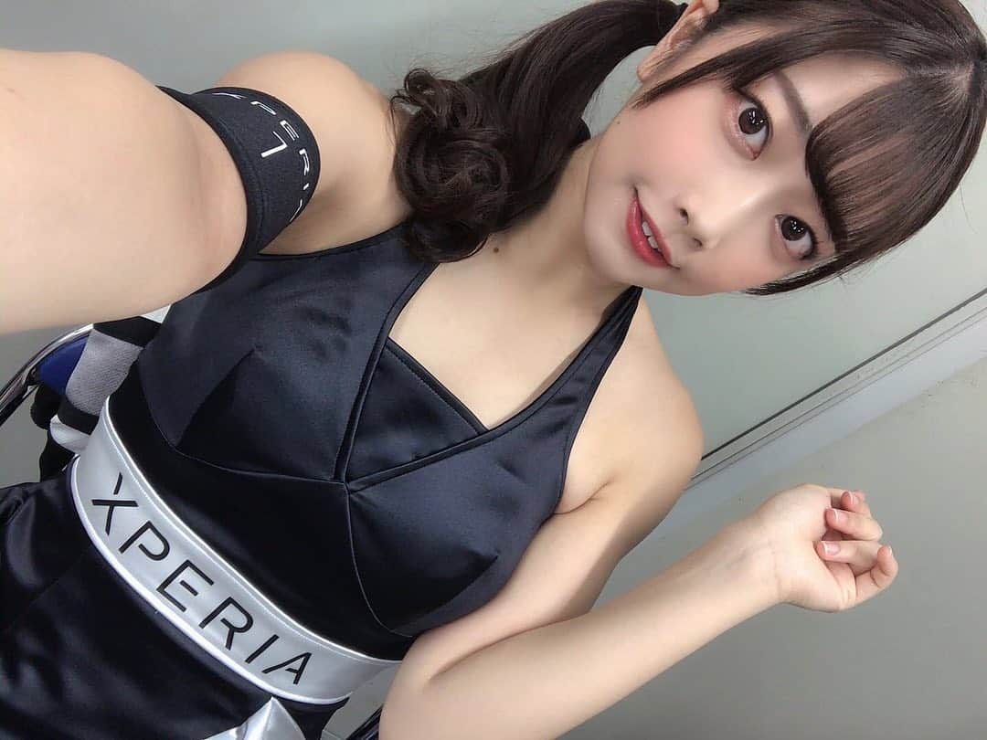 西井綾音のインスタグラム：「. 🎮🐰東京ゲームショウ2019🐰🎮 Xperiaブース✨ . . ビジネスデーから合わせると4日間、 本当にありがとうございました✨ . . . あいにきてくれたみんなありがとう❤️だいすきだゾ XperiaコンパニオンとしてのTGS、みんなと楽しめて良かった！ . . そして、スタッフ・関係者の皆様、本当に本当にお世話になりました！ . 私、日芸放送出身なので制作現場でお仕事してた事もあるから分かるんだけど、 裏方のお仕事って本当に大変なんです😭 休む時間もなく現場で動いて演者のケアして全然寝る時間もないみたいなのが当たり前、みたいな😂 . . そんな中で我々出演者を沢山サポートしてくれて、、😭 初めてのコンパニオン業務を楽しめたのは裏で支えてくれた方々がいてくれたからです！また一緒にお仕事したいな🥺 . 素晴らしいスタッフ・関係者の方々とお仕事できて光栄です🥺 本当にありがとうございました！ . . . . . . . . . #西井綾音 #tgs2019  #コスプレ #コスプレイヤー #インスタグラビア #撮影会モデル  #レースクイーン #コンパニオン #東京ゲームショウ #レースクイーン  #cosplay  #cosplaygirl #cosplayer  #idol #xperia1 #kawaii #kawaiigirl  #coser #japanesegirl #model #anime  #lfl #likeforfollow #l4l #角色扮演  #粉我 #动漫 #코스프레 #性感」