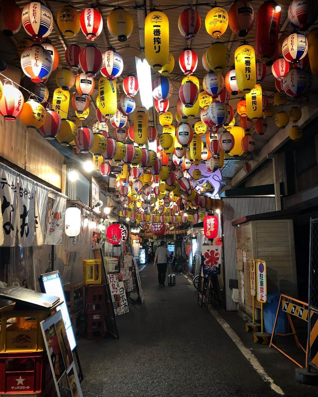 尾崎愛さんのインスタグラム写真 - (尾崎愛Instagram)「裏天満のちょうちん通り🏮金曜の遅めの時間、だいぶ賑わってました🍺キレイ目なお店が多かったな😎 #大阪 #大阪グルメ #天満 #裏天満 #ちょうちん通り #飲み屋 #おでん #肉 #グルメ #美味しい #japan #osaka #travel #photoofthedayphoto」9月16日 0時56分 - aiozaki0422