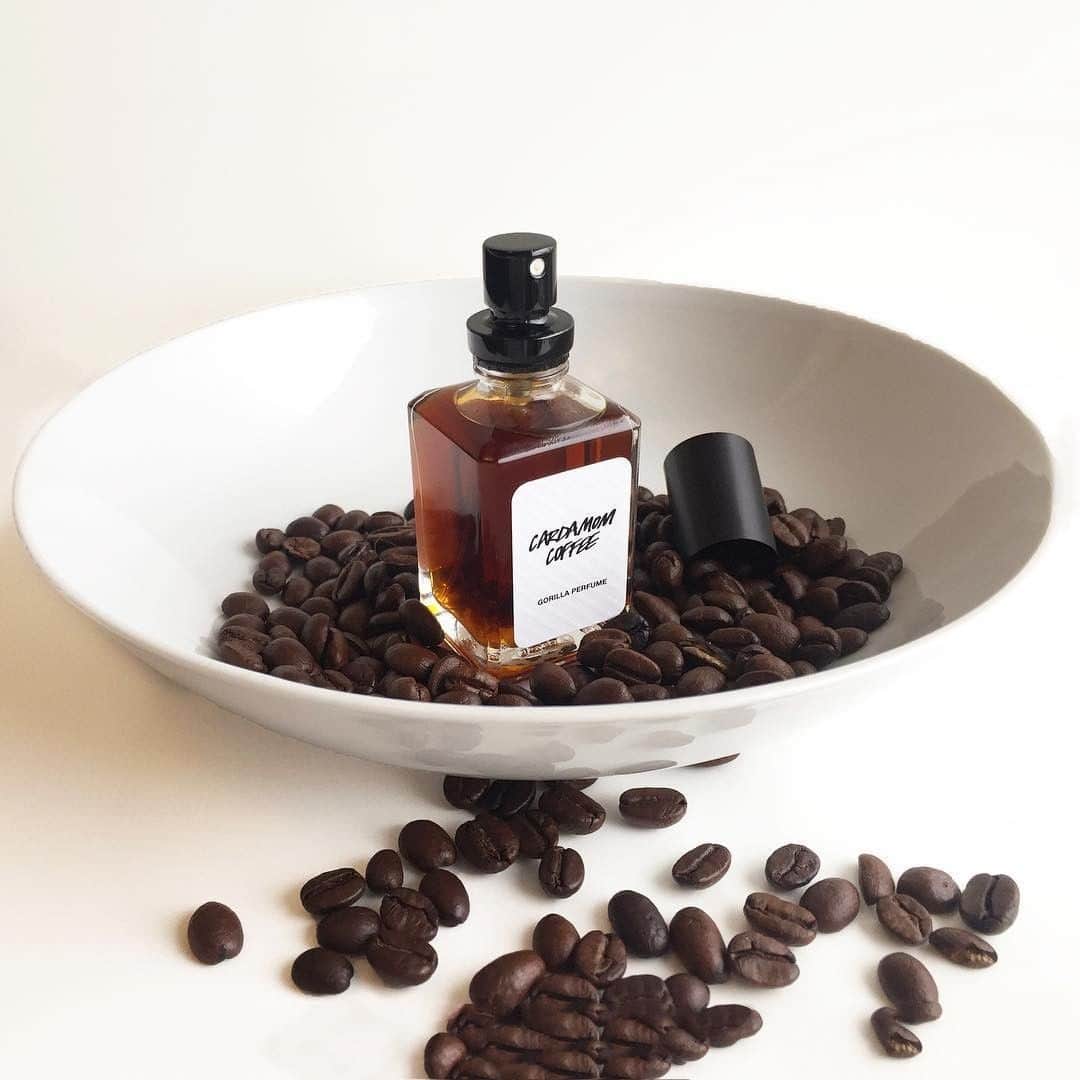 LUSH Cosmeticsさんのインスタグラム写真 - (LUSH CosmeticsInstagram)「It's hard to believe we're almost halfway through September. If you're looking to get hygge with it, check out Cardamom Coffee Perfume. ☕ Sophisticated and spicy, this scent feels like a warm cup of coffee after stepping in from the cold. ⁠ ⁠⁠ What's your fav Lush scent to warm up with?⁠ ⁠ /📷: @vanillamisrule ⁠ *⁠ *⁠ *⁠ ⁠ #coffeetime #coffeelover #fragrance #scent #plantbased #crueltyfree #handmade  #bblogger」9月16日 1時05分 - lushcosmetics