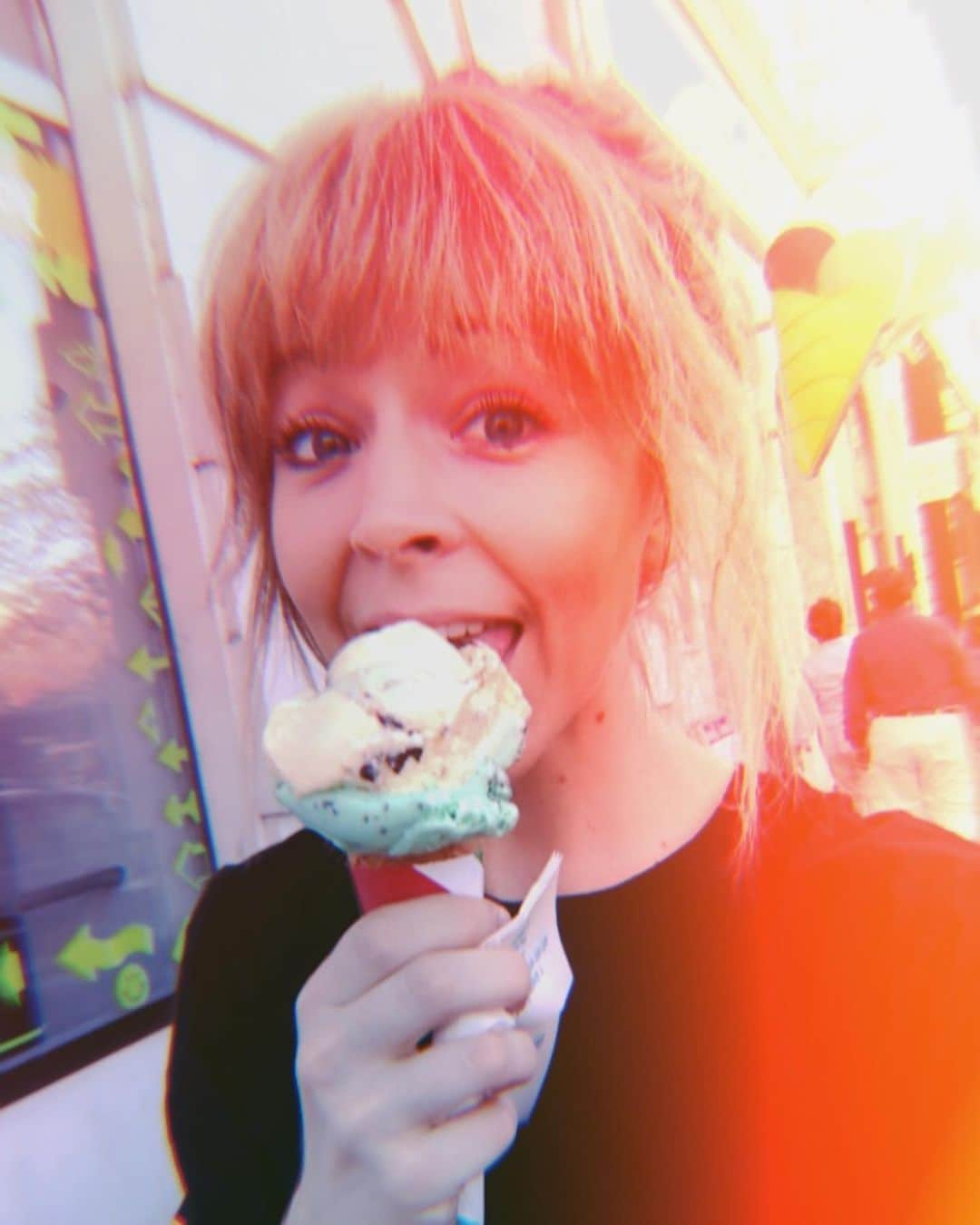 リンジー・スターリングさんのインスタグラム写真 - (リンジー・スターリングInstagram)「Just a girl and her gelato -Vienna」9月16日 1時20分 - lindseystirling