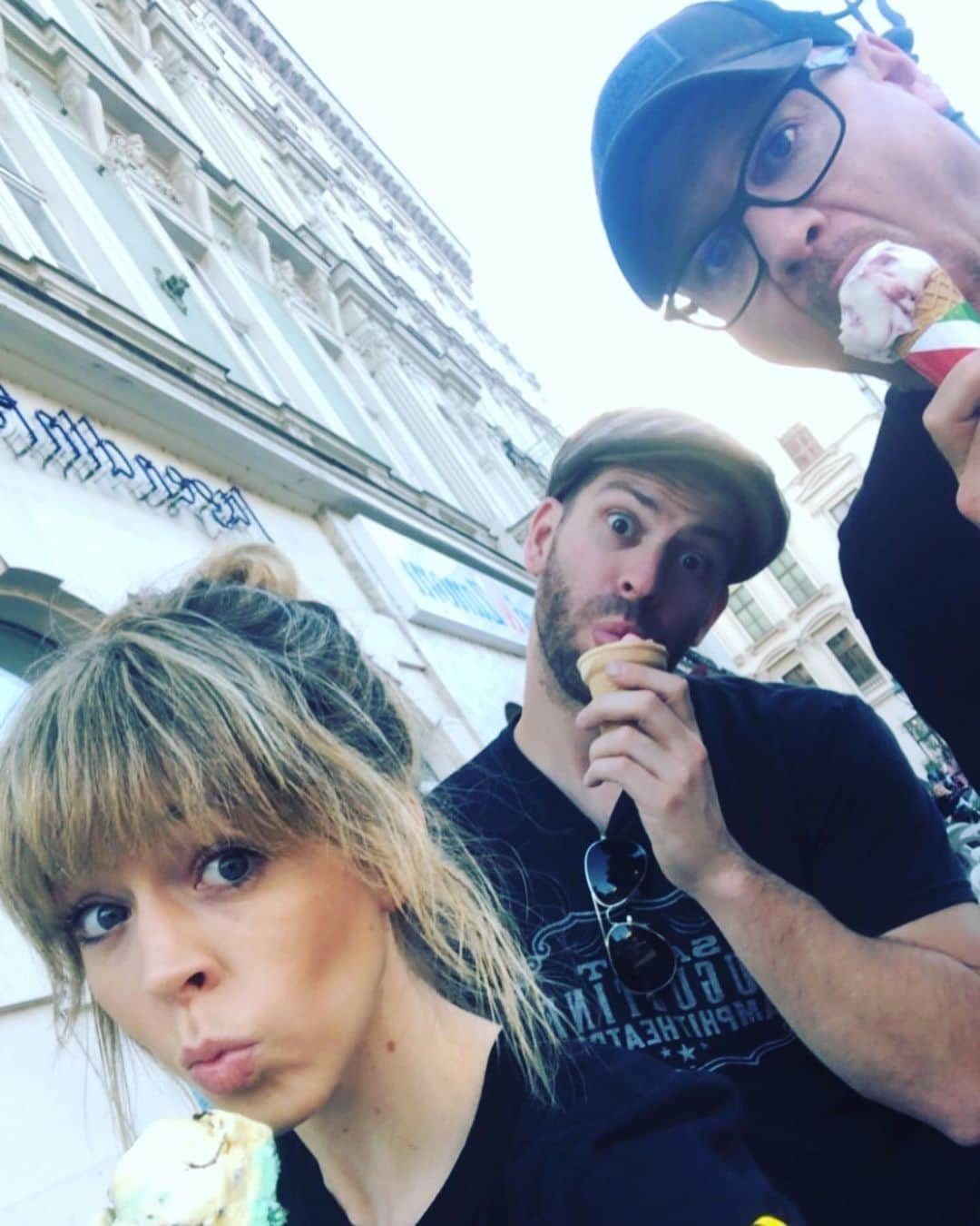 リンジー・スターリングさんのインスタグラム写真 - (リンジー・スターリングInstagram)「Just a girl and her gelato -Vienna」9月16日 1時20分 - lindseystirling