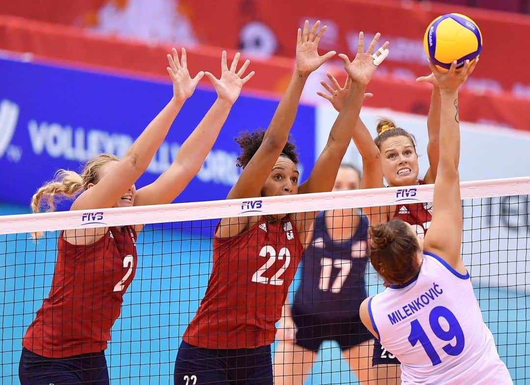 USA Volleyballさんのインスタグラム写真 - (USA VolleyballInstagram)「Karsta Lowe came off the bench to score 18 points and @usavwnt had a 15-5 block advantage to defeat Serbia 3-1 to improve to 2-0 in FIVB World Cup. --- For the recap, go to usavolleyball.org. 📸 @volleyballworld」9月16日 1時34分 - usavolleyball