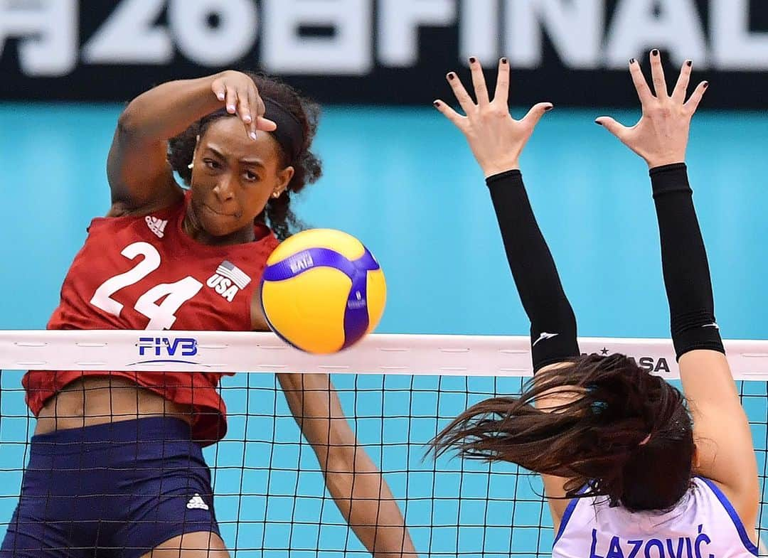 USA Volleyballさんのインスタグラム写真 - (USA VolleyballInstagram)「Karsta Lowe came off the bench to score 18 points and @usavwnt had a 15-5 block advantage to defeat Serbia 3-1 to improve to 2-0 in FIVB World Cup. --- For the recap, go to usavolleyball.org. 📸 @volleyballworld」9月16日 1時34分 - usavolleyball