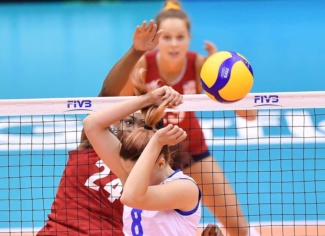 USA Volleyballさんのインスタグラム写真 - (USA VolleyballInstagram)「Karsta Lowe came off the bench to score 18 points and @usavwnt had a 15-5 block advantage to defeat Serbia 3-1 to improve to 2-0 in FIVB World Cup. --- For the recap, go to usavolleyball.org. 📸 @volleyballworld」9月16日 1時34分 - usavolleyball